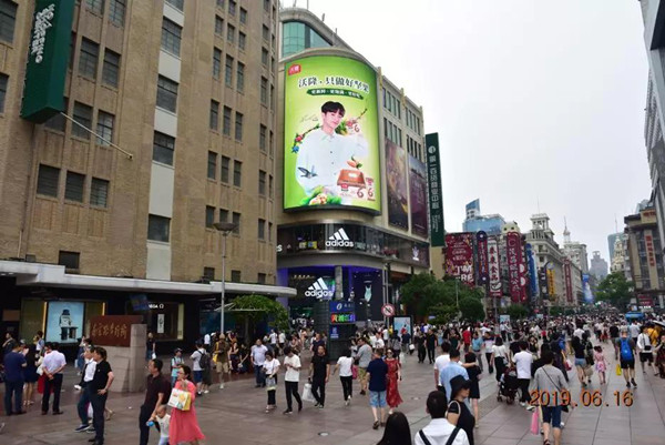 沃隆坚果户外LED大屏广告投放案例