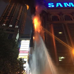 上海南京西路新世界百货户外广告灯箱起火